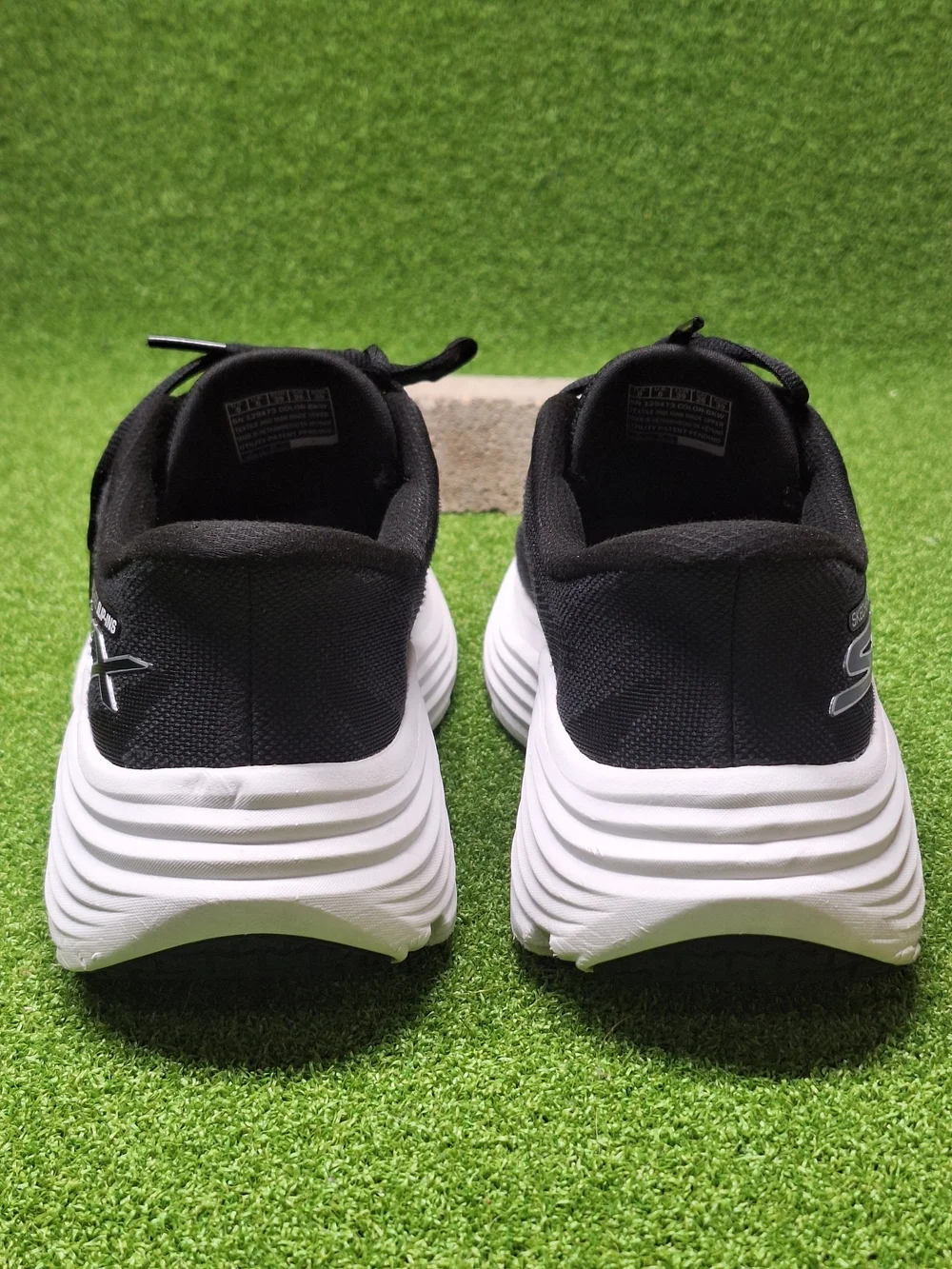 Skechers Max Cushioning Endeavour Womens Size 9 Black Running Shoes Sneakers